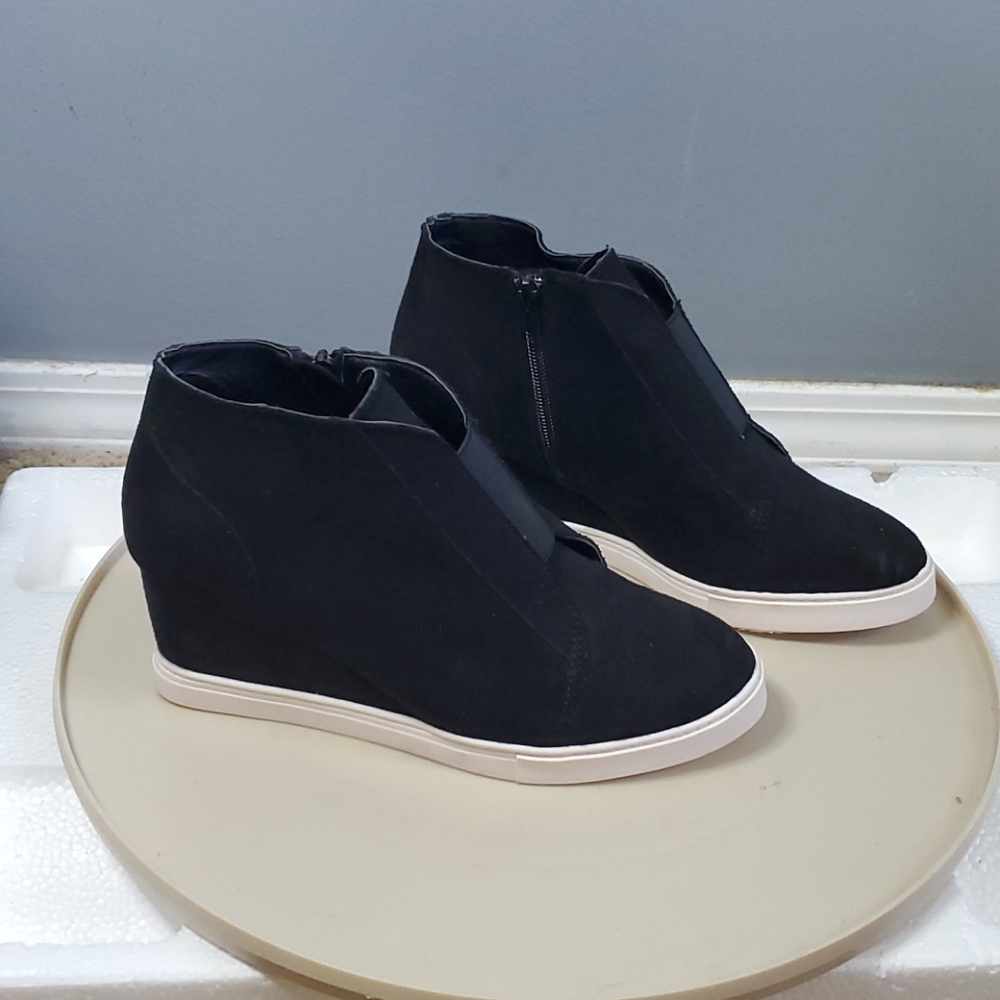 Soda black wedge tennis shoes size 9, side zip